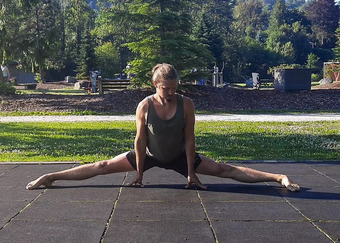 See me doing a half side split for my flexibility warmup in Nelson.