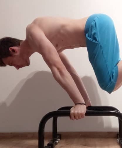 This Image shows Vladimiros from Workoutclarity performing a advanced Tuck Planche.